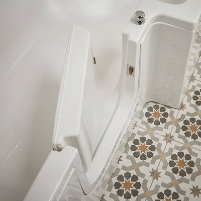 Image of a white walk-in bath and its low threshold door.