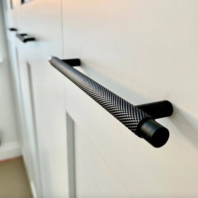 DecorAndDecor - AURELIA Matt Black Modern Knurled Round T-bar Kitchen Cabinet Drawer Cupboard Pull Handles - 128mm - Pair