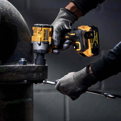 Dewalt 18v DCF922N Brushless 1/2 Compact Torque Wrench Detent + Toughsystem Case - 9