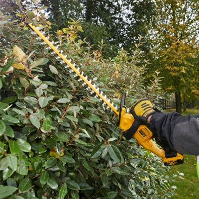 Dewalt hedge trimmer discount with battery and charger