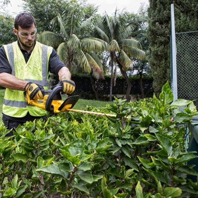 Dewalt cordless hedge trimmer with battery hot sale