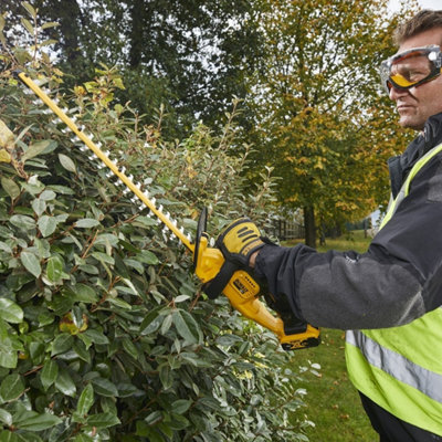 Dewalt DCM563PB 18v Cordless Hedge Trimmer Cutter 55cm 550mm Blade