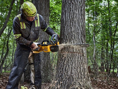 DEWALT DCMCS575N XR FlexVolt Chainsaw 50cm Bar 54V Bare Unit DIY at B Q