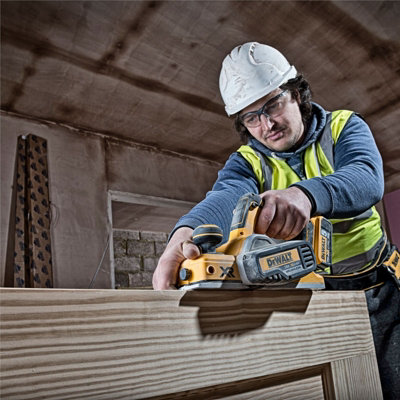 Planer best sale dewalt cordless