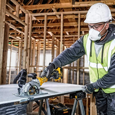Dewalt DCP580N 18v XR Cordless Brushless Planer & Fence & DCS571N Circular Saw - 9