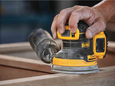 Dewalt DCP580N 18v XR Cordless Brushless Planer & Fence & DCW210N Orbital Sander