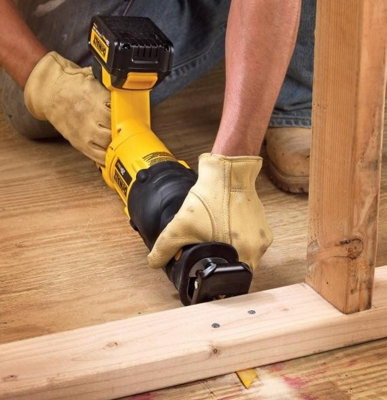 Refurb DeWalt DCS512N-XJ 140mm 12V Li-Ion XR Brushless Cordless Circular Saw - Bare - 7