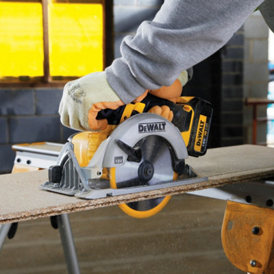 Dewalt heavy best sale duty circular saw