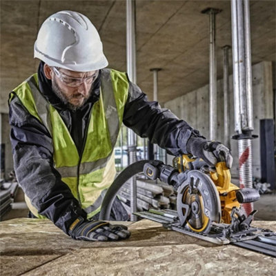 Cordless circular saw with store guide rail