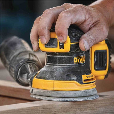 Hand held deals sander b&q