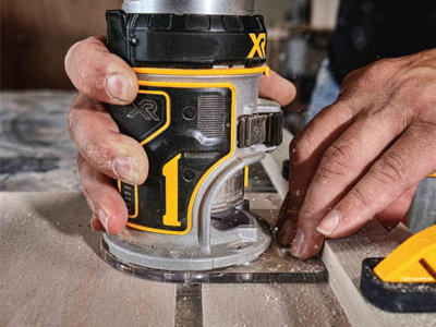 Dewalt DCW604N 18v XR Brushless Router Trimmer Plunge Base