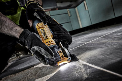 DEWALT DWE315B 240v Multi function tool