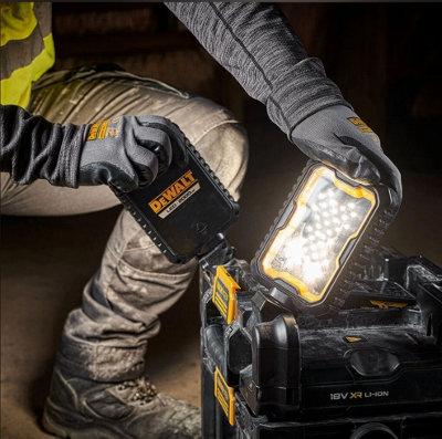 Dewalt Toughsystem 2.0 DWST08061-1 Half Width Case LED Task Light + Tote Toolbox