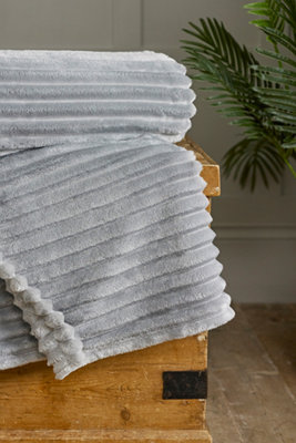 Deyongs - Radley Throw 2022 130x150cm Silver