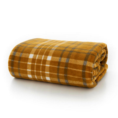 Deyongs Snuggle Touch Microfibre Supersoft Fleece 140cm x 180cm Throw DIY at B Q