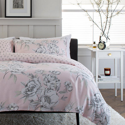 Deyongs - St. George Pink Duvet Set | DIY at B&Q