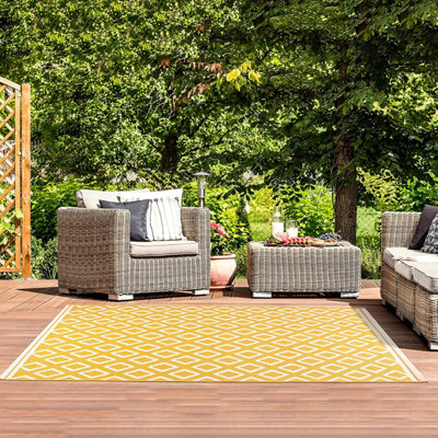 Diamond Pattern Garden Patio Rug - Weatherproof, Mould & Mildew Resistant Indoor Outdoor Mat - Gold, Measures 80 x 150cm