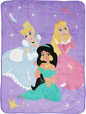 Disney Princess Hang Out 130 x 150cm Fluffy Throw Blanket DIY at B Q