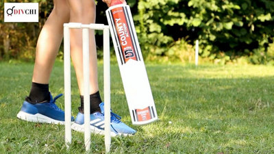 DIVCHI Cricket Set in Mesh Carry Bag, available in size 3, 5 Suitable for approximate ages 8-12 years