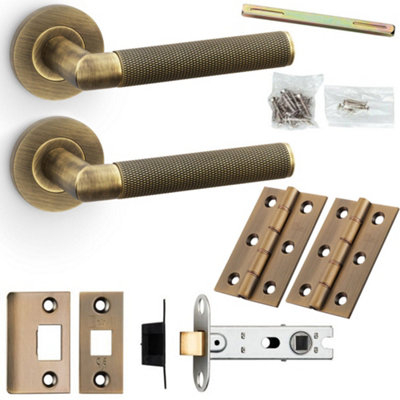 Door Handle & Latch Pack - Antique Brass Mitred Knurled Bar Lever On Round Rose