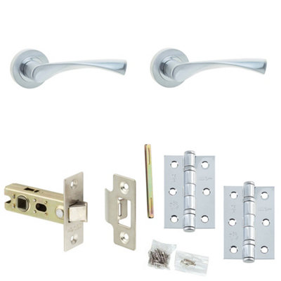 Door Handle & Latch Set Chrome Slim Twisted Lever Round Plain On Rose