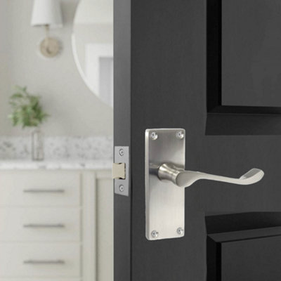 Door Handles Vic Scroll Lever Internal Latch - Satin 118 x 40mm With Hinges & Latch
