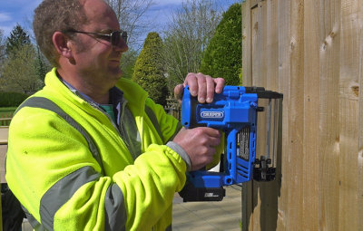 Draper D20 20V Nailer/Stapler, 1 x 2.0Ah Battery, 1 x Charger 00646