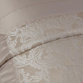 Duchess Luxury Jacquard Bedspread Silver