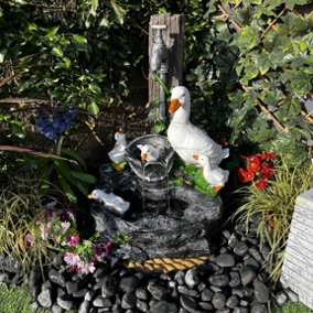 Duck Family Animal Animal Fountain Solar Water Feature