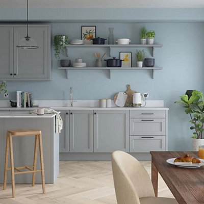 Dulux Trade Vinyl Matt Emulsion Coastal Grey 5Ltr
