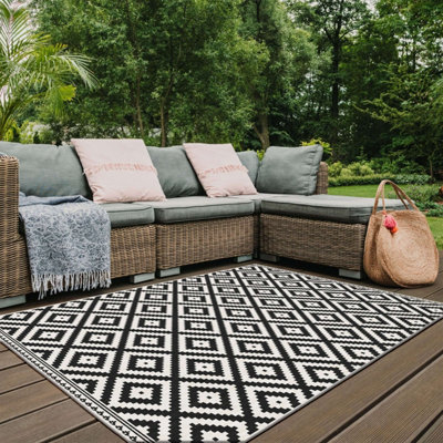 Duo Weave Collection Outdoor Rugs in Geometric Diamond Design in Black