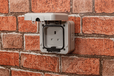 Eagle E341E Weatherproof Outdoor Socket Box 13A 1 Gang Single Unswitched Socket IP66 - Grey