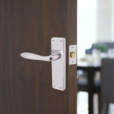 EAI - Victorian Lever Latch Handle for Internal Doors Sassari Pattern - 155 x 41mm - Polished Chrome