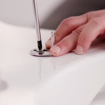 Toilet seat fitting types at B&Q