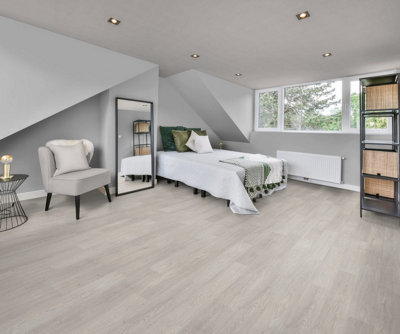 EGGER PRO Aqua+ Classic 8mm Cesena Oak White EPL143 Laminate 