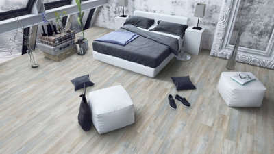 EGGER PRO Aqua+ Classic 8mm Dark Abergele Oak EPL068 Laminate Flooring 1.99m² Pack