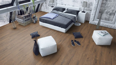 EGGER PRO Aqua+ Classic 8mm Dark Dunnington Oak EPL075 Laminate Flooring 1.99m² Pack - 3