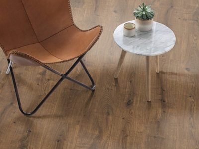 EGGER PRO Aqua+ Classic 8mm Dark Dunnington Oak EPL075 Laminate Flooring 1.99m² Pack - 8