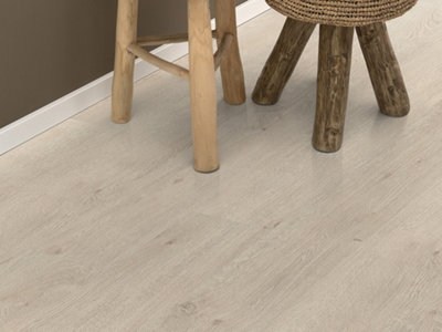 EGGER PRO Aqua+ Classic 8mm White Newbury Oak EPL045 Laminate Flooring 1.99m² Pack - 8