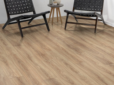 EGGER PRO Classic 8mm Bardolino Oak EPL035 Laminate Flooring 1.99m² Pack - 6