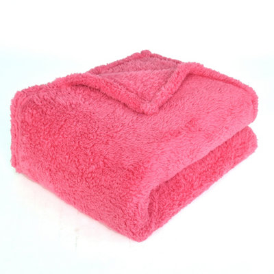 EHC Teddy Super Soft Fleece Warm Throw Thermal Sofa Blanket 130 x 170cm -  Pink | DIY at Bu0026Q