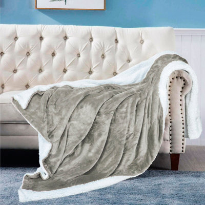 EHC Reverse Sherpa Flannel Fleece Blanket - Wine, 150 cm x 200 cm