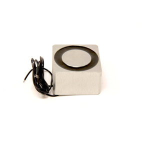Electromagnet with 6mm Mounting Hole for Door and Hatch Mechanisms - 63.5 x 63.5 x 38.1mm thick - 204kg Pull - 12V DC/8W