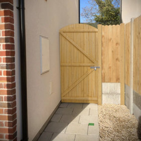 Elegant Arc Top Pine Garden Door with Latch Durable & Stylish Entryway 105cm W x 210cm H