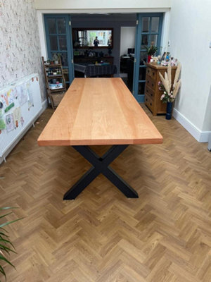 Elegant Beech Dining Table - Onyx