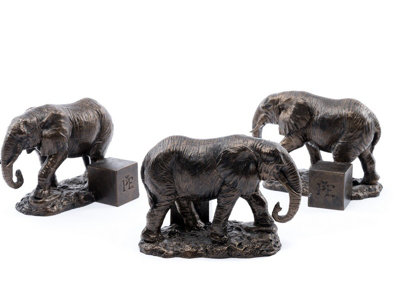 Elephant Plant Pot Feet Set of 3 L6.5 x W7.5 x H11 cm DIY at B&Q