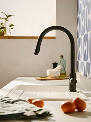 EMB10MB - Ember Side Lever Pull-Out Tap - Matt Black