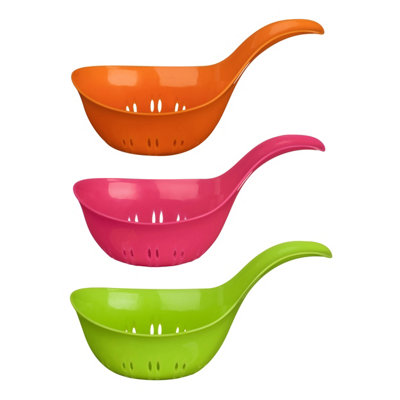 Essentials by Premier Hot Pink Plastic Colander with Curved Handle
