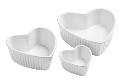 Essentials by Premier Set Of Four Amour Heart Shape White Dishes