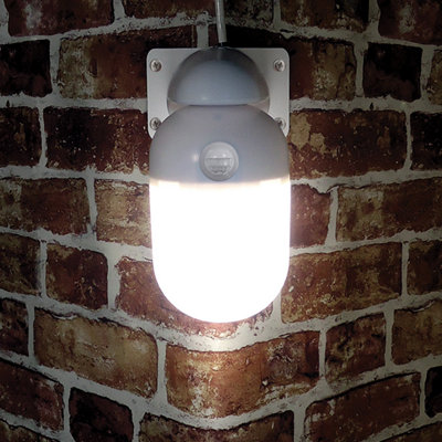 Corner mounted outside light with pir sales